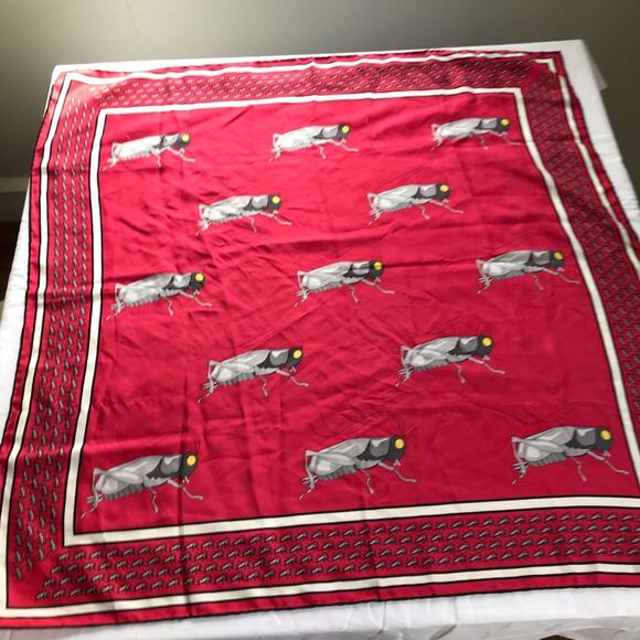 Vineyard vines custom silk red scarf with grey grasshoppers yellow eyes 34”x34” - Picture 1 of 10